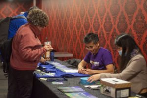 Selling-t-shirts_2-1